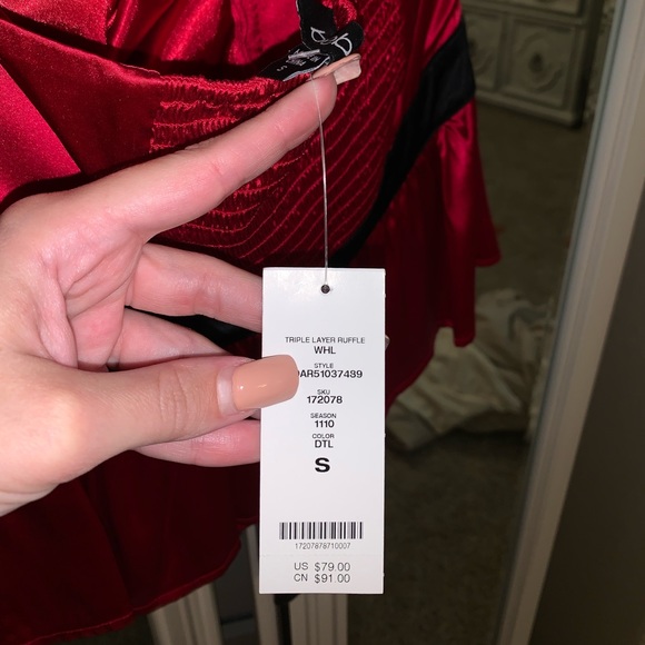 Bebe Tripple Layer Ruffle Top NWT - Picture 4 of 5